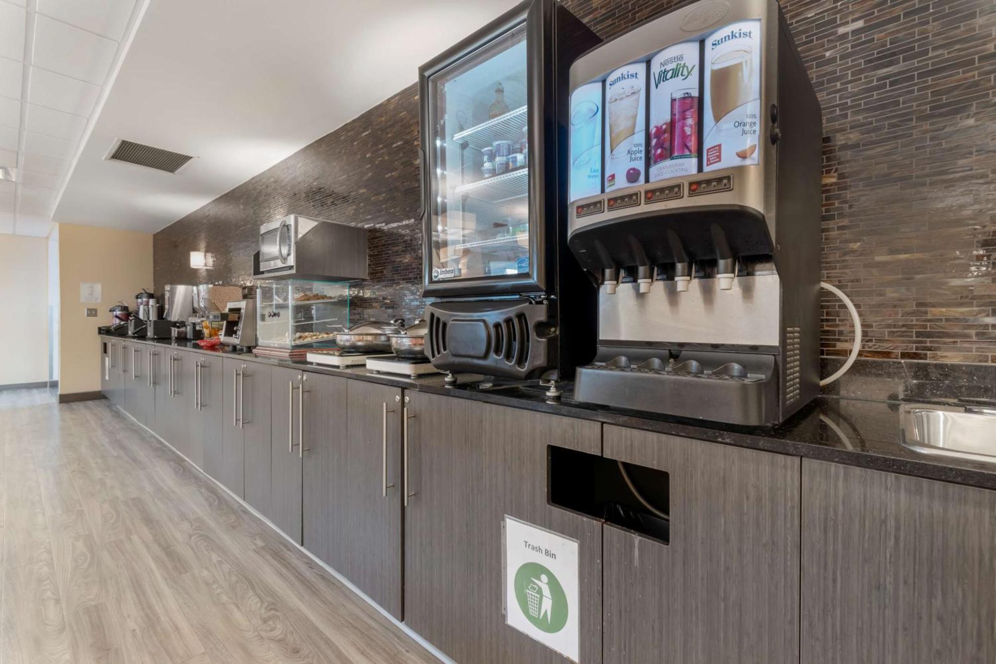 Hotel Western Airport &