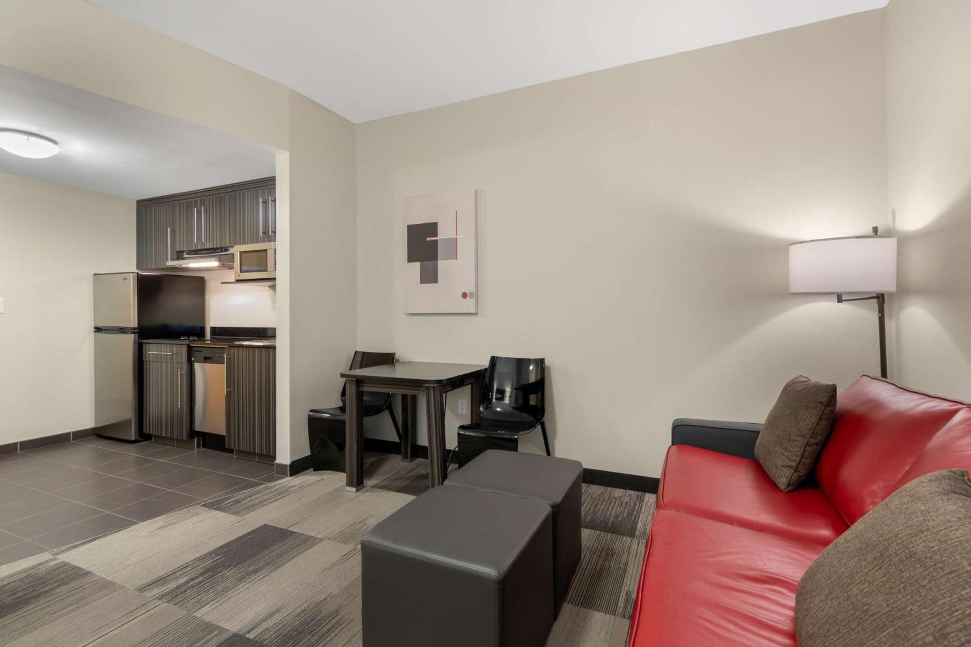 Western Airport & Hotel 3*