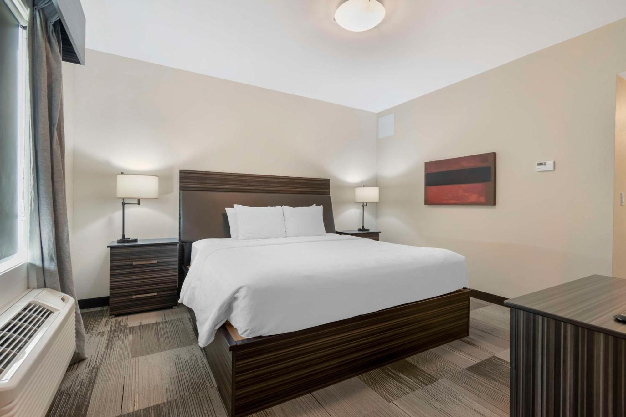 Hotel Western Airport &