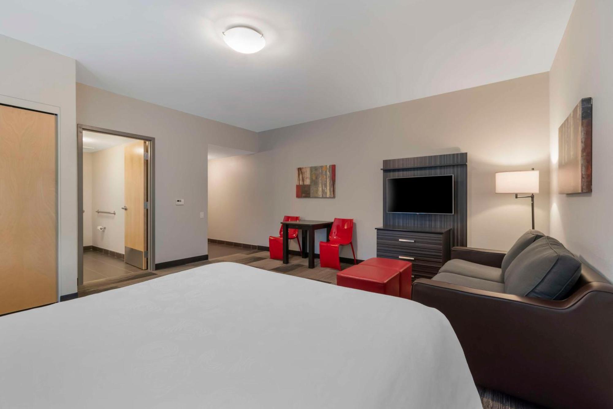 Hotel Western Airport & Saskatoon