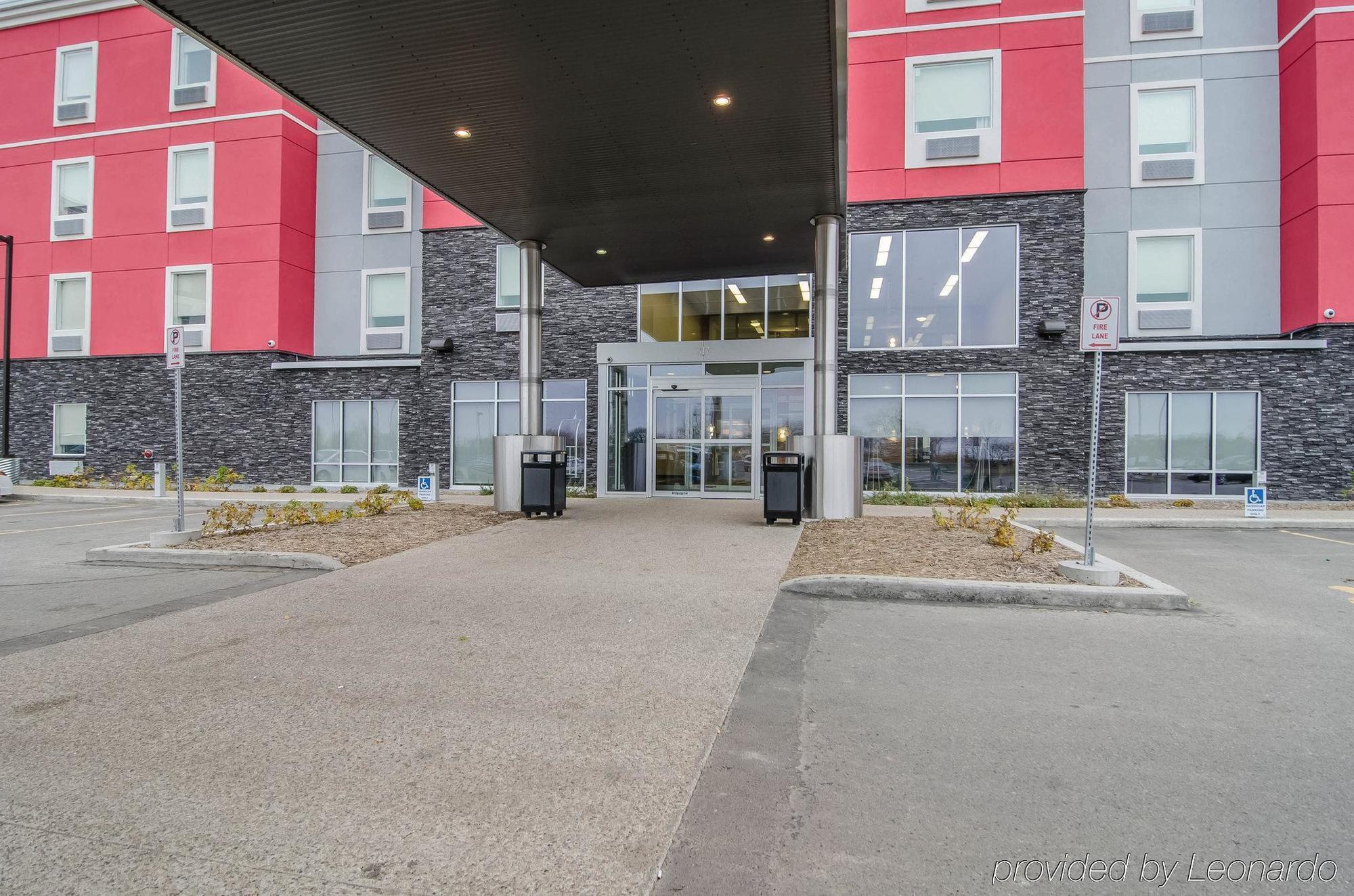 Hotel Western Airport & 3*