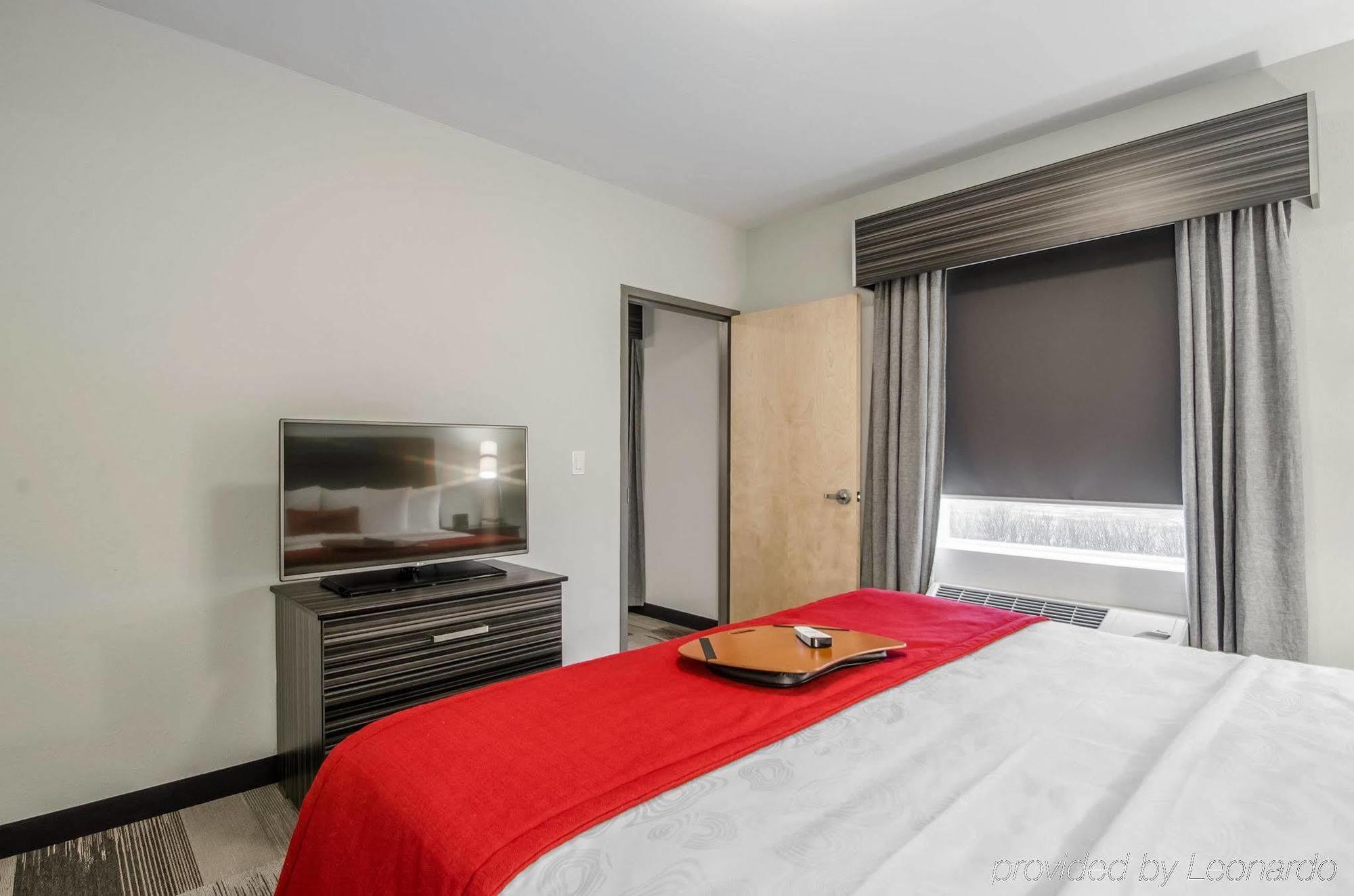 Hotel Western Airport &